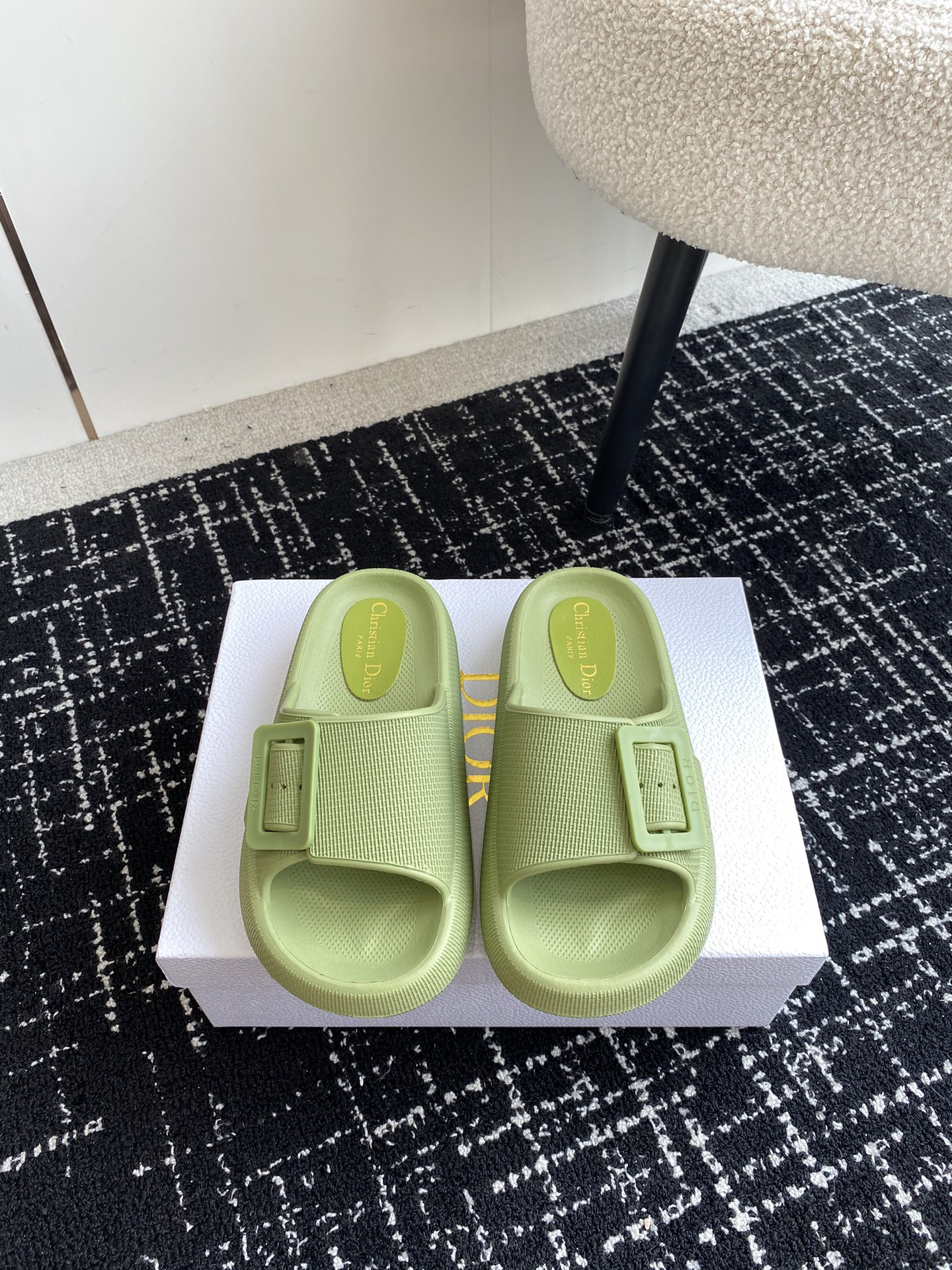 UA D10r Slide