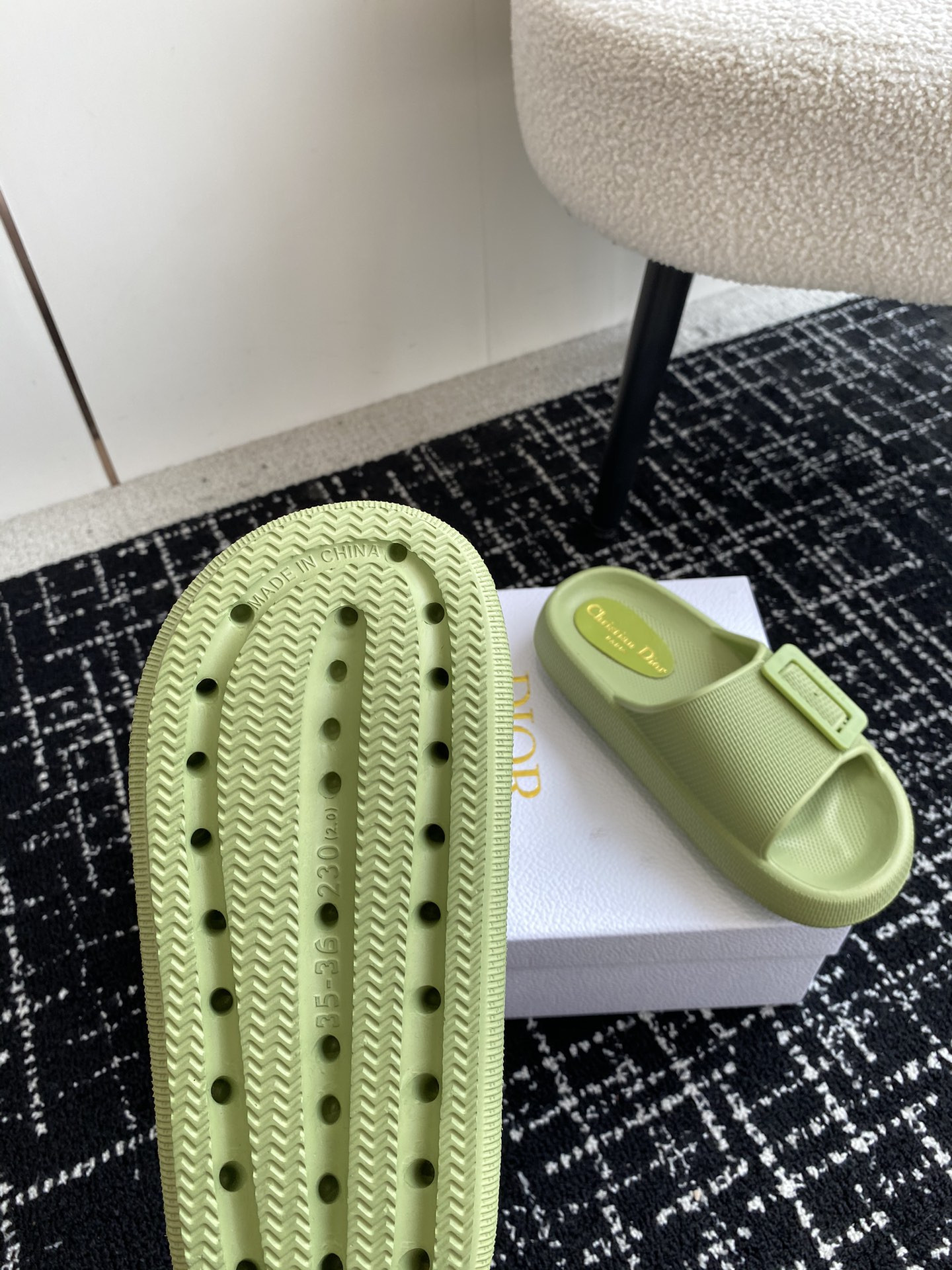 UA D10r Slide