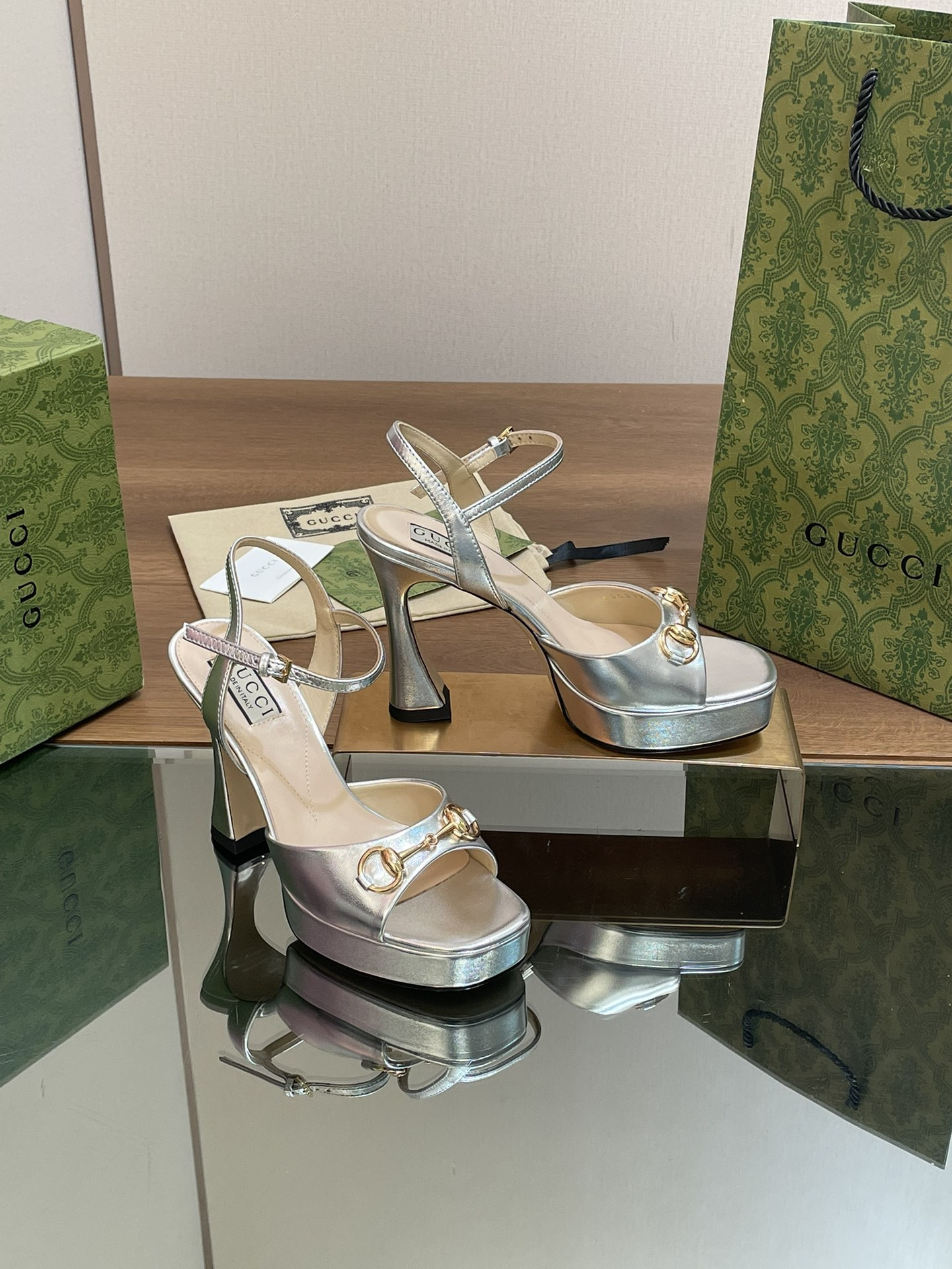 UA Gvc*1 WOMEN'S HORSEBIT PLATFORM SANDAL