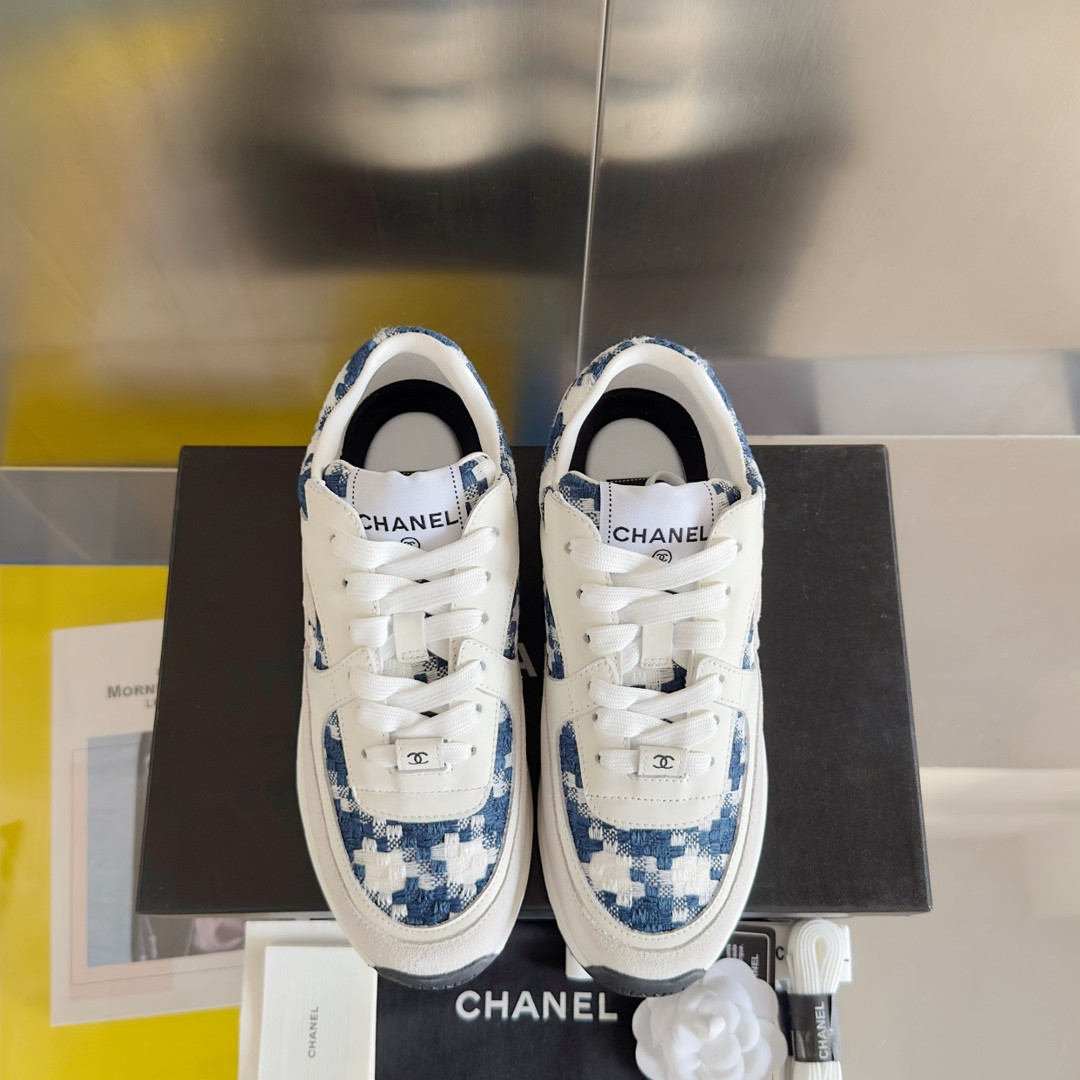UA Ch**el SNEAKER