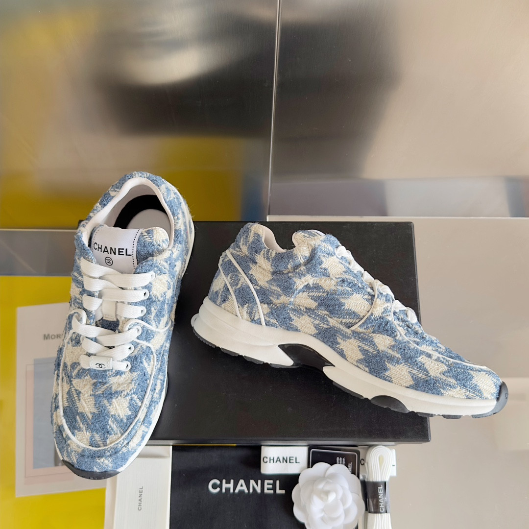 UA Ch**el SNEAKER
