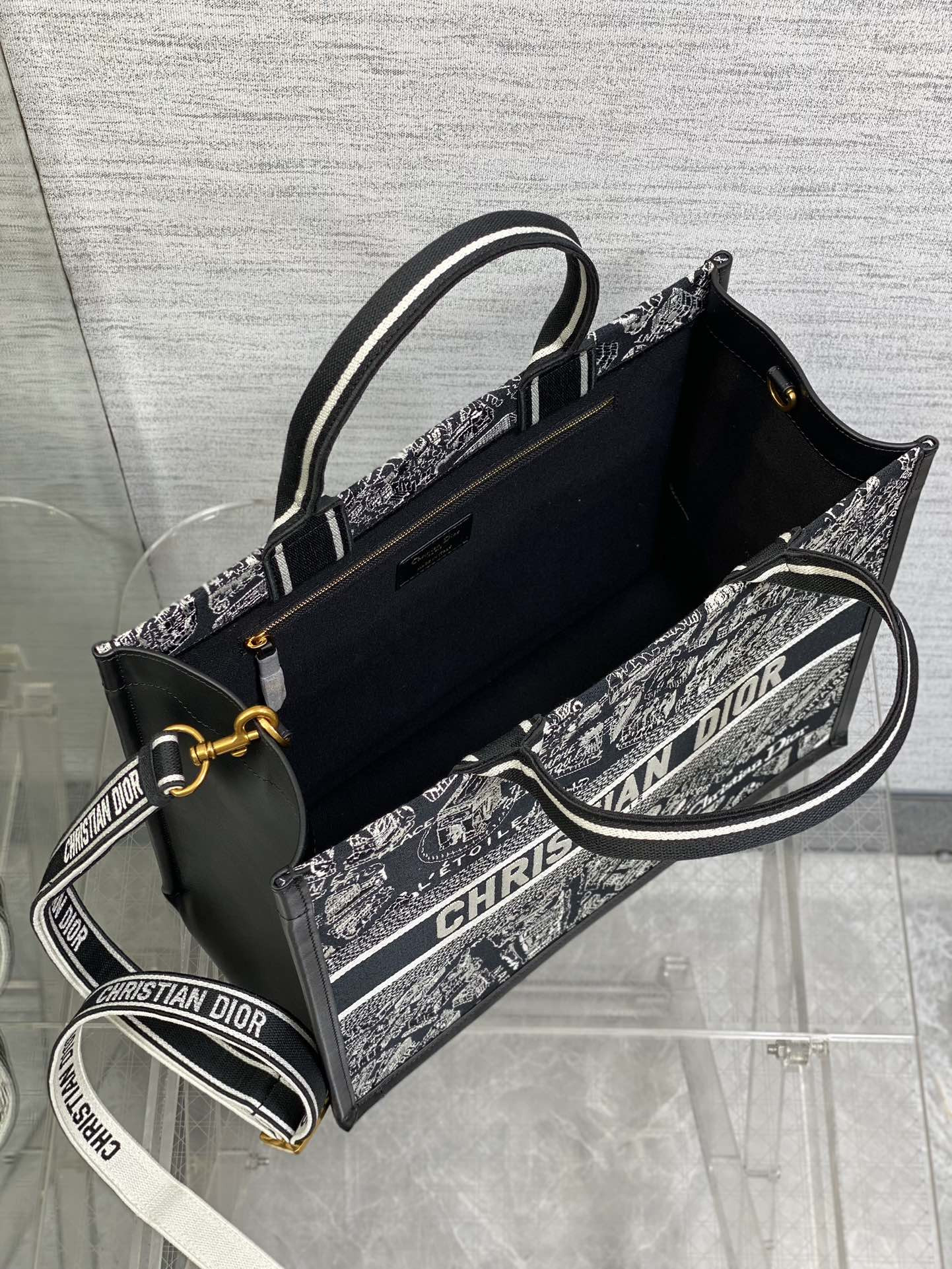 D10r Medium D10r Book Tote Black and White Plan de Paris Embroidery 36 x 27.5 x 16.5 cm