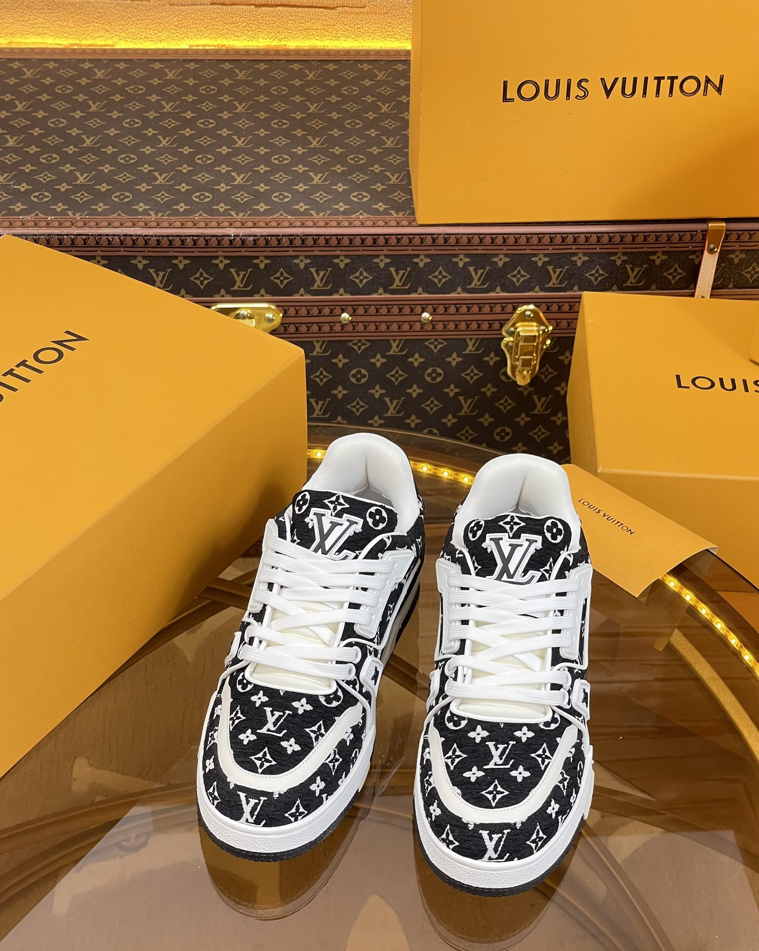 UA LV Trainer Sneaker