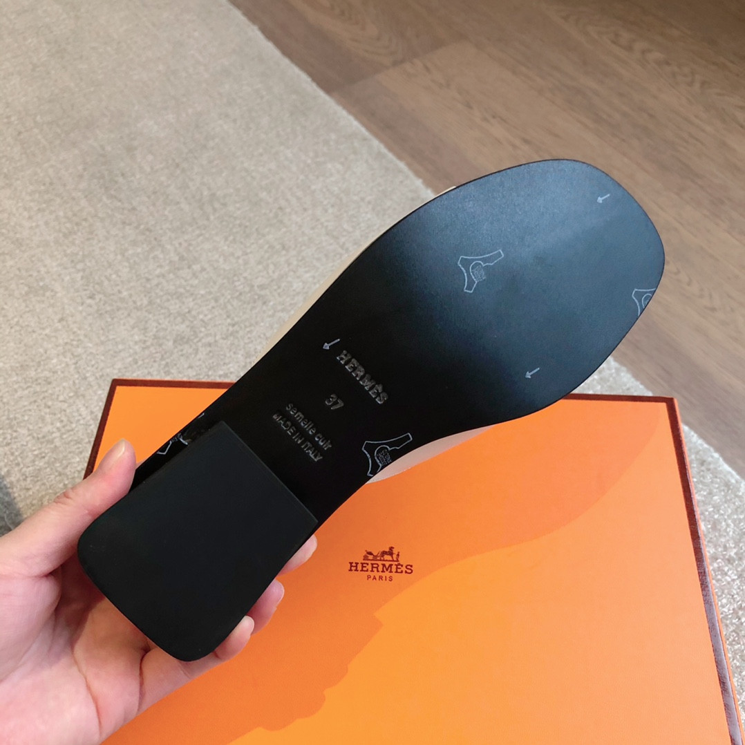 UA H**me5 Isle sandal