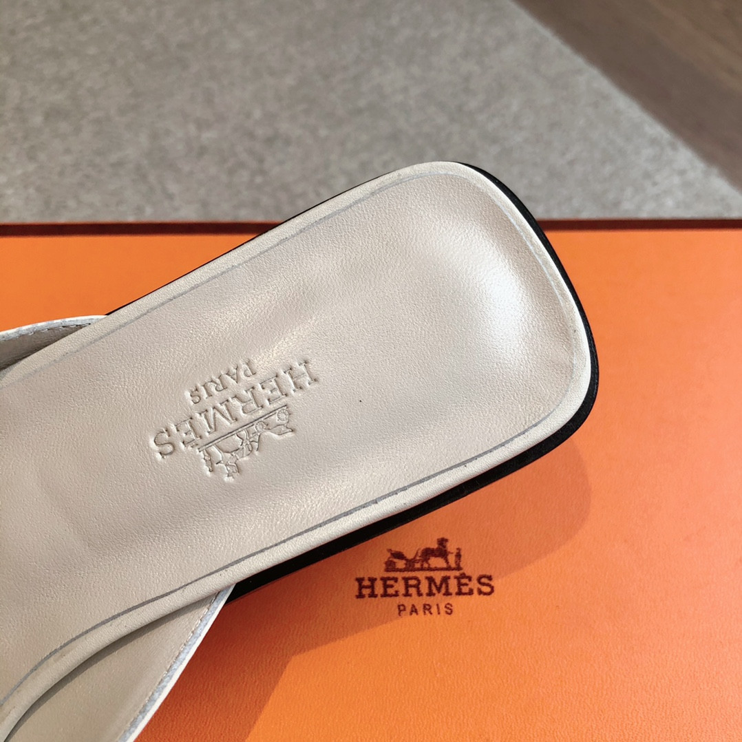 UA H**me5 Isle sandal