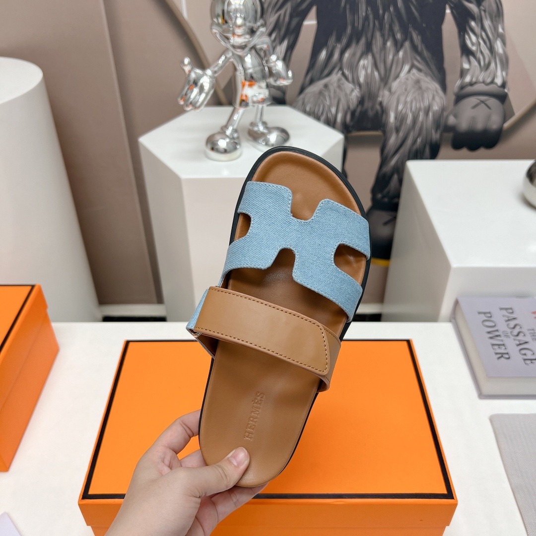 UA H**me5 Chypre sandal