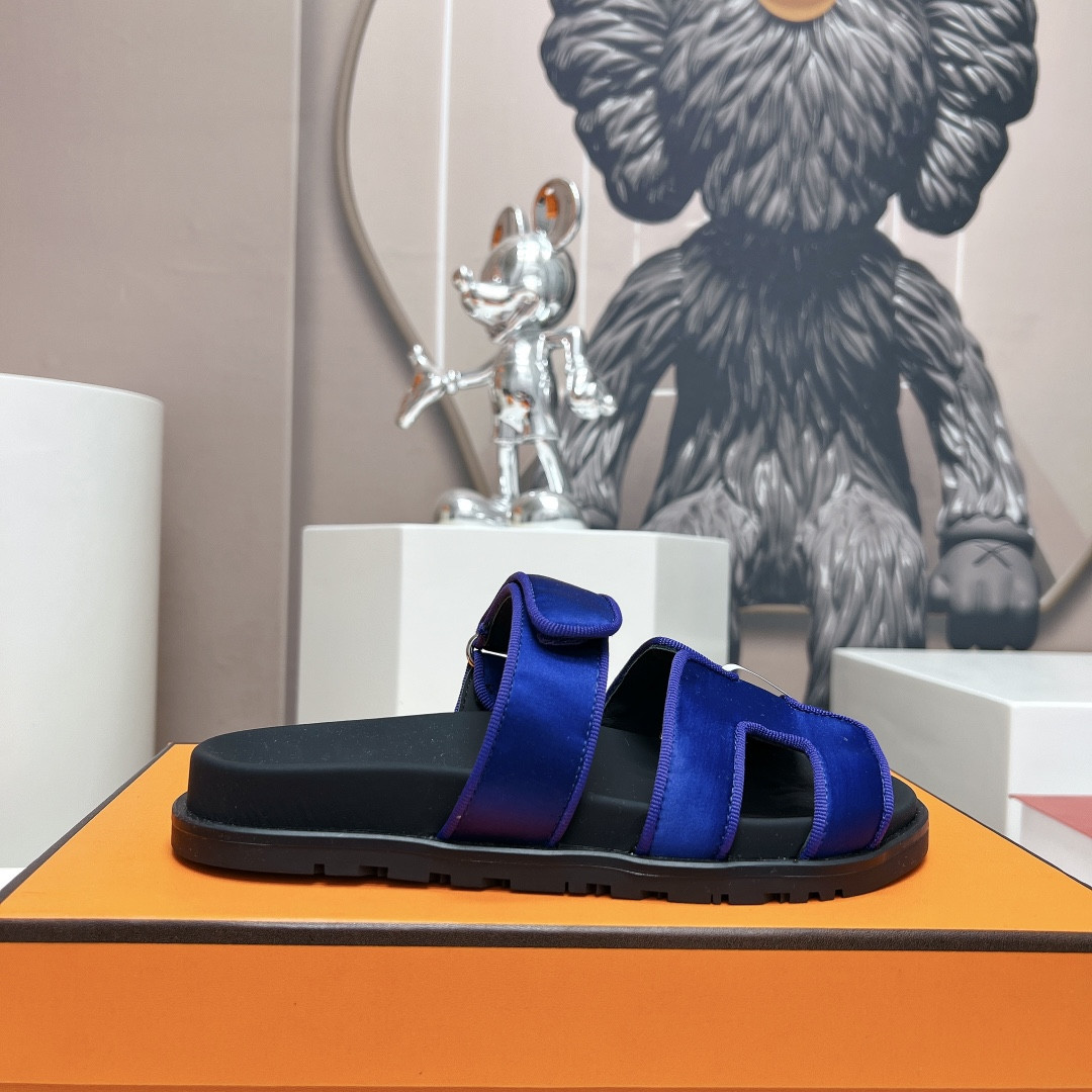 UA H**me5 Chypre sandal