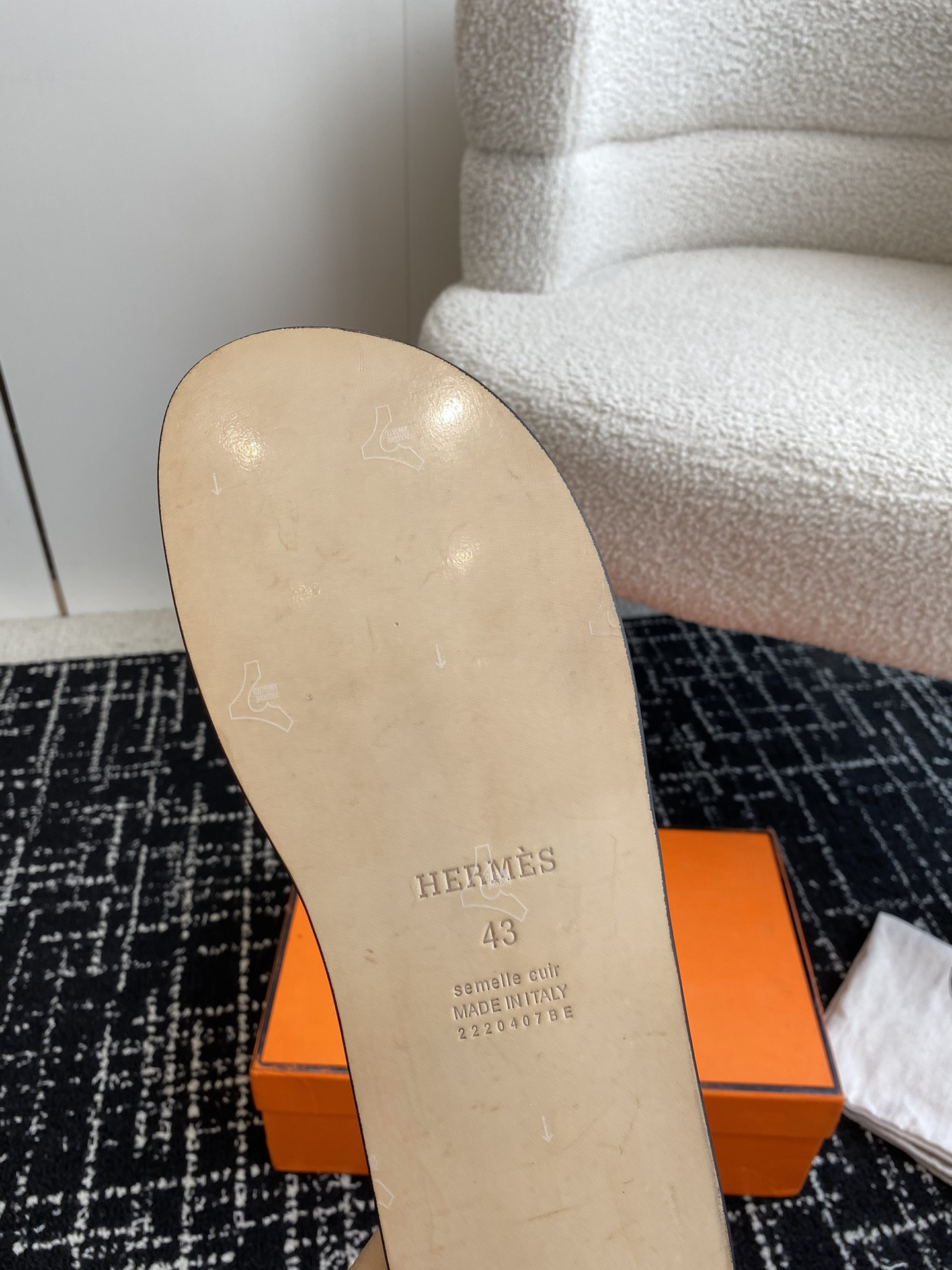 UA H**me5 Izmir sandal