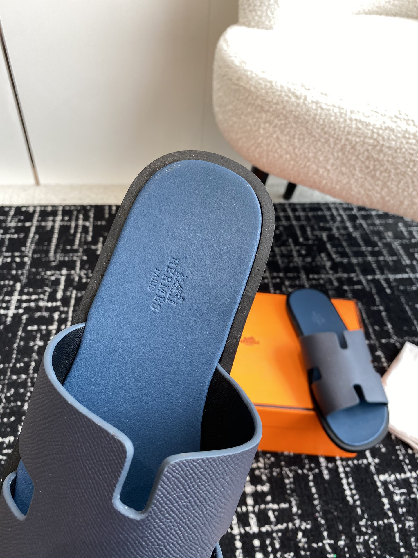 UA H**me5 Izmir sandal