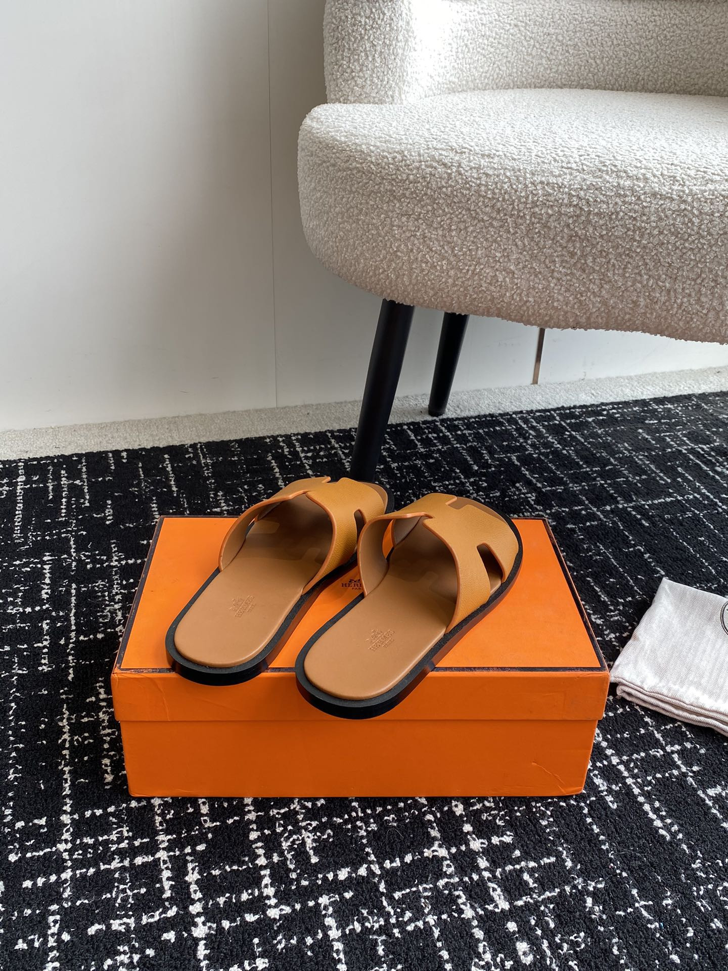UA H**me5 Izmir sandal