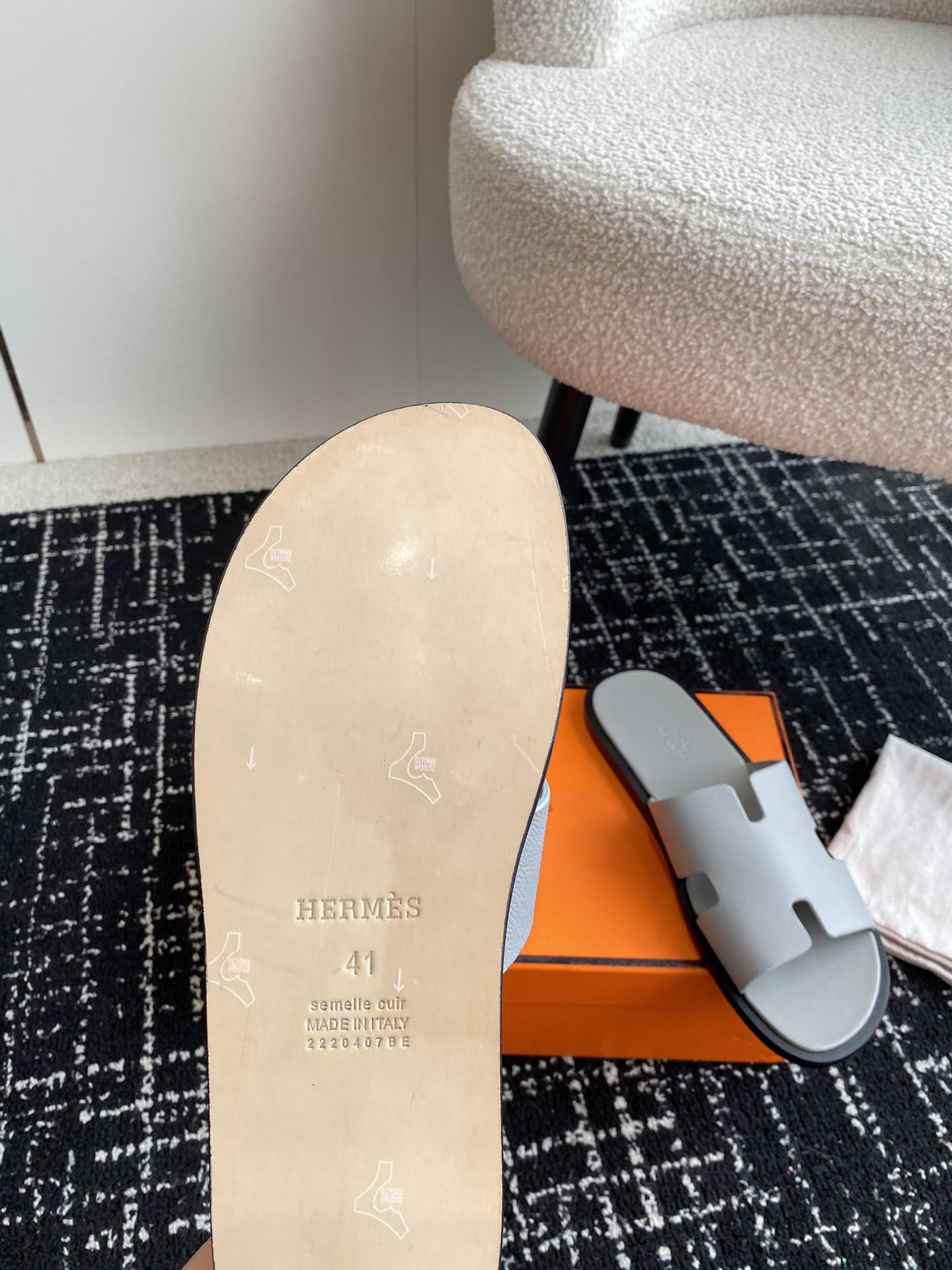 UA H**me5 Izmir sandal