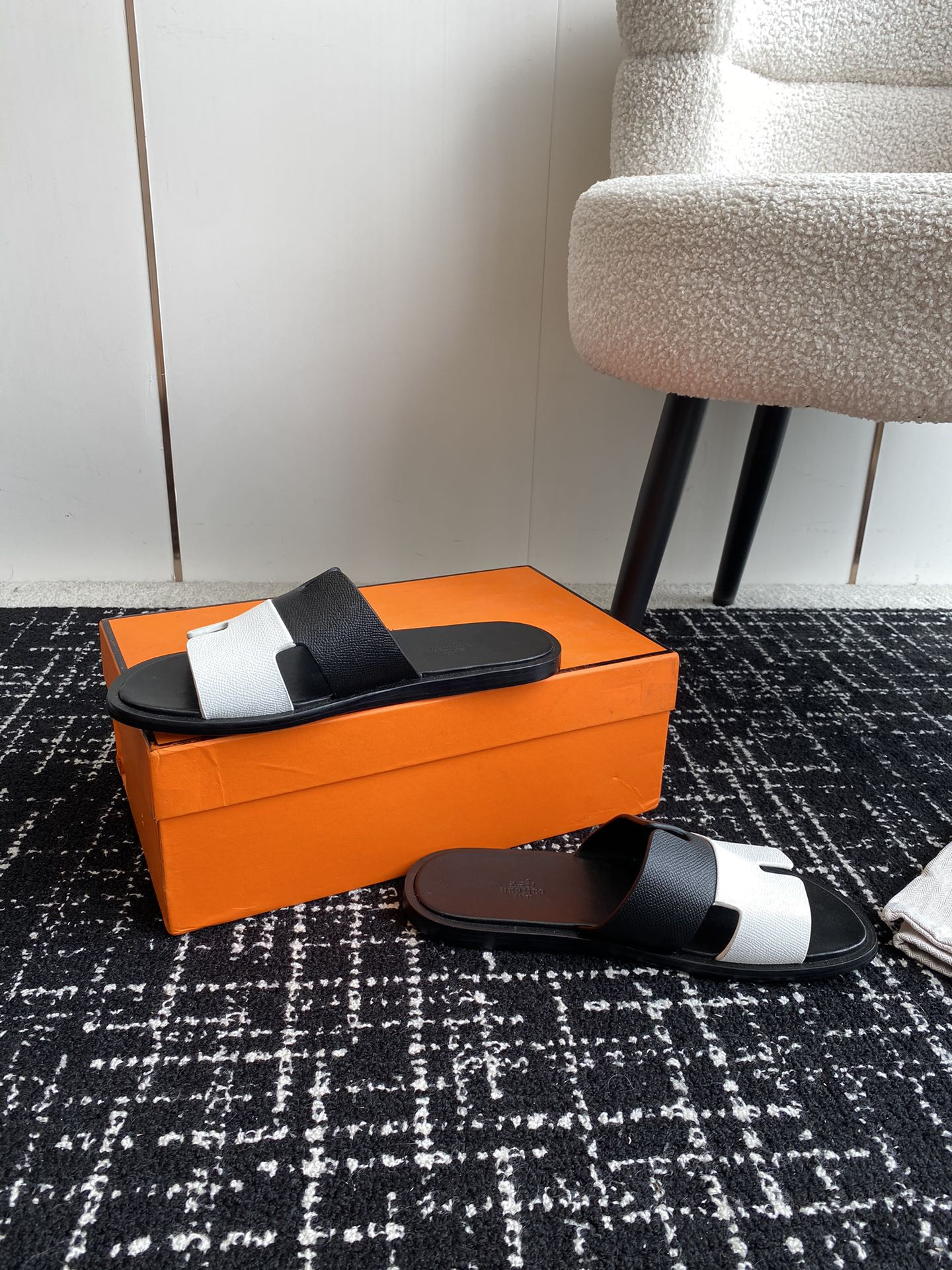 UA H**me5 Izmir sandal