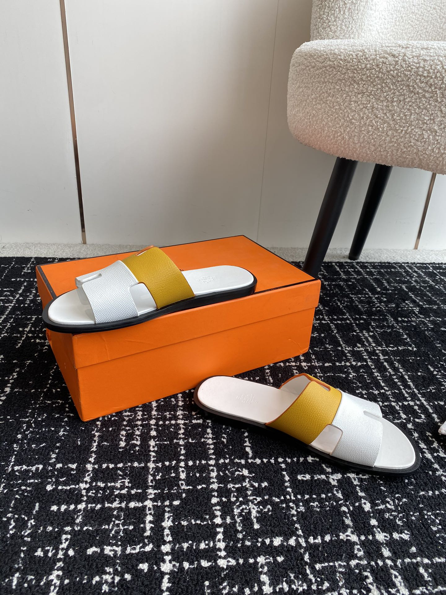UA H**me5 Izmir sandal