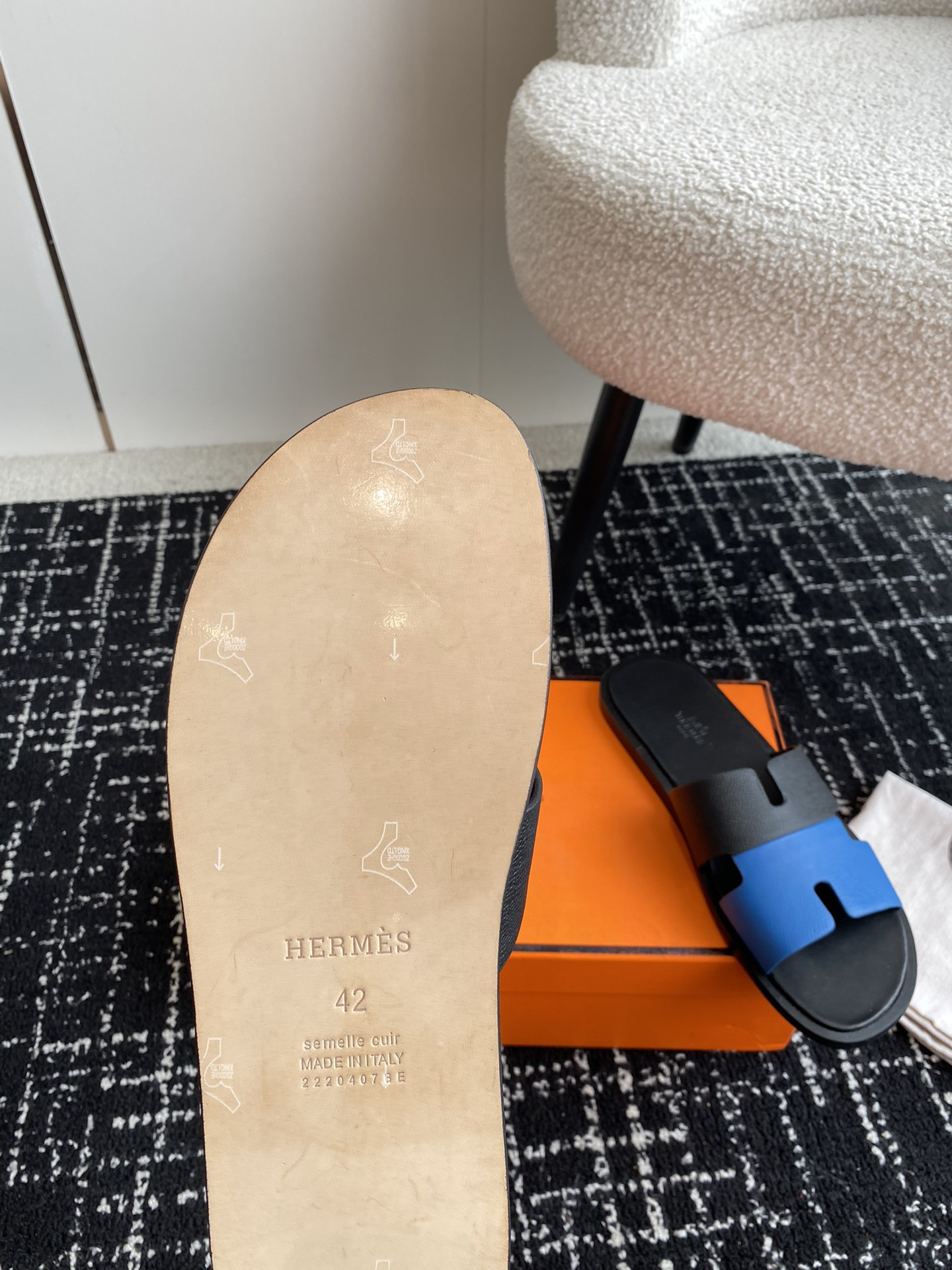 UA H**me5 Izmir sandal