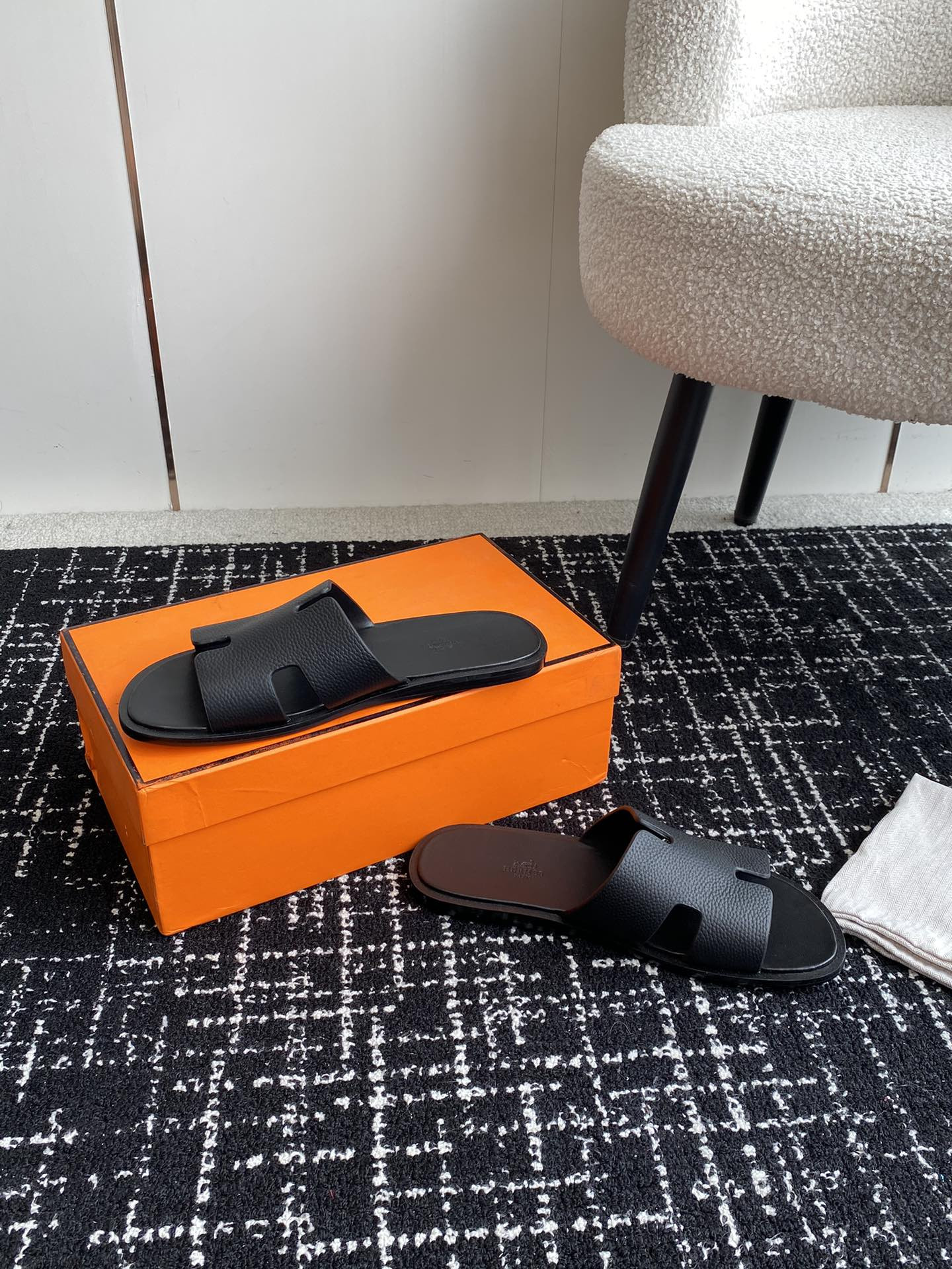 UA H**me5 Izmir sandal