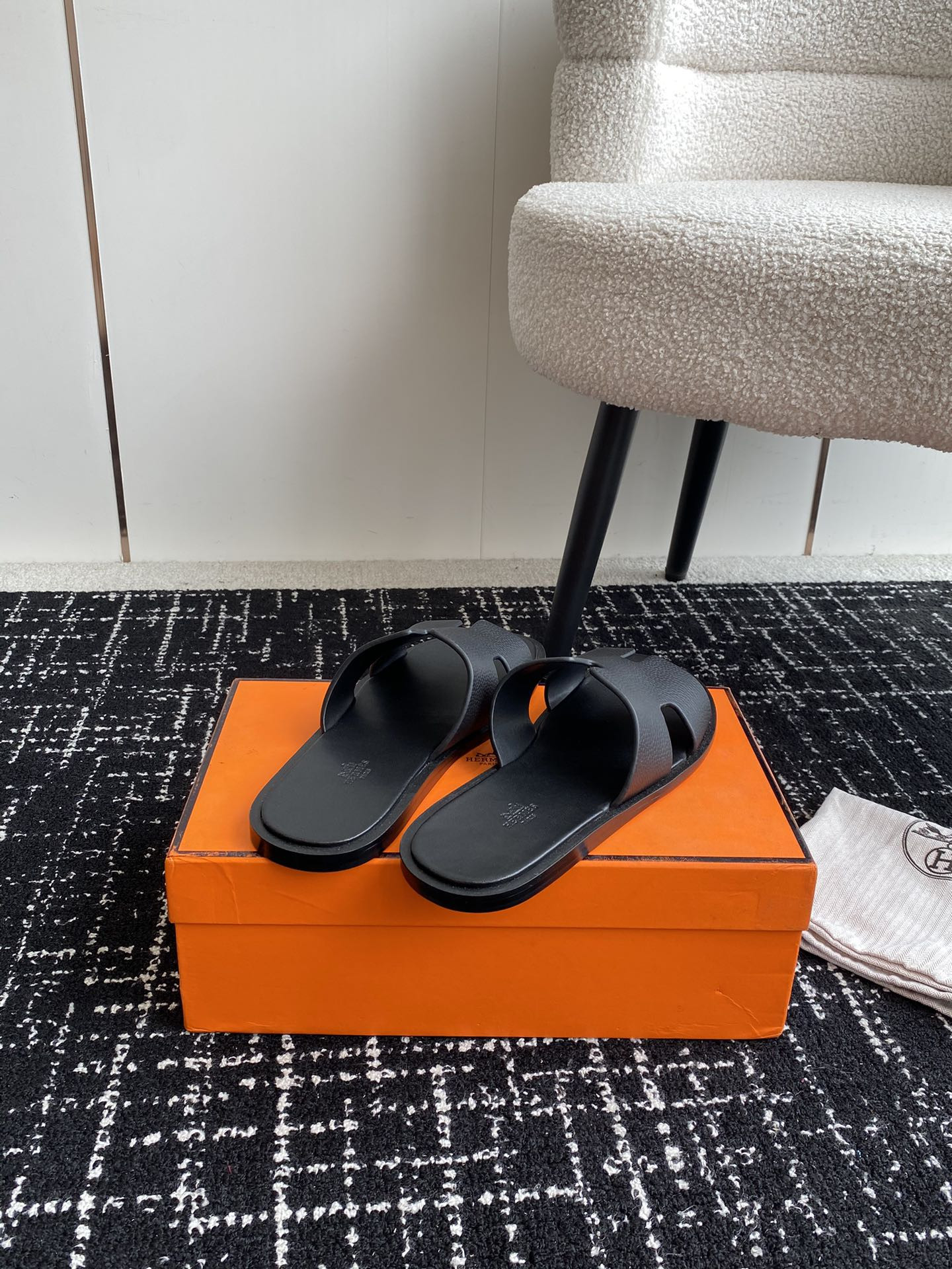 UA H**me5 Izmir sandal