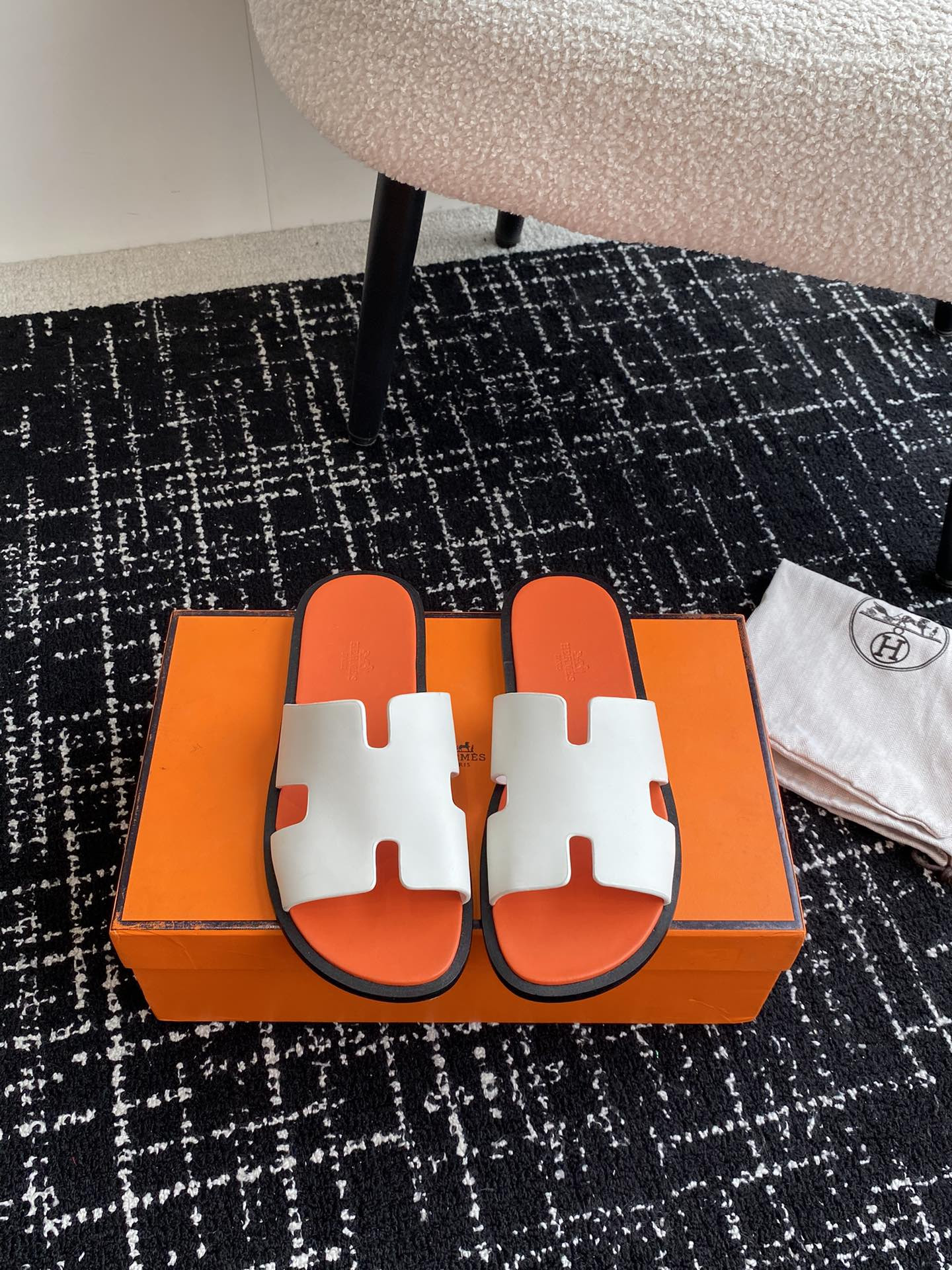 UA H**me5 Izmir sandal