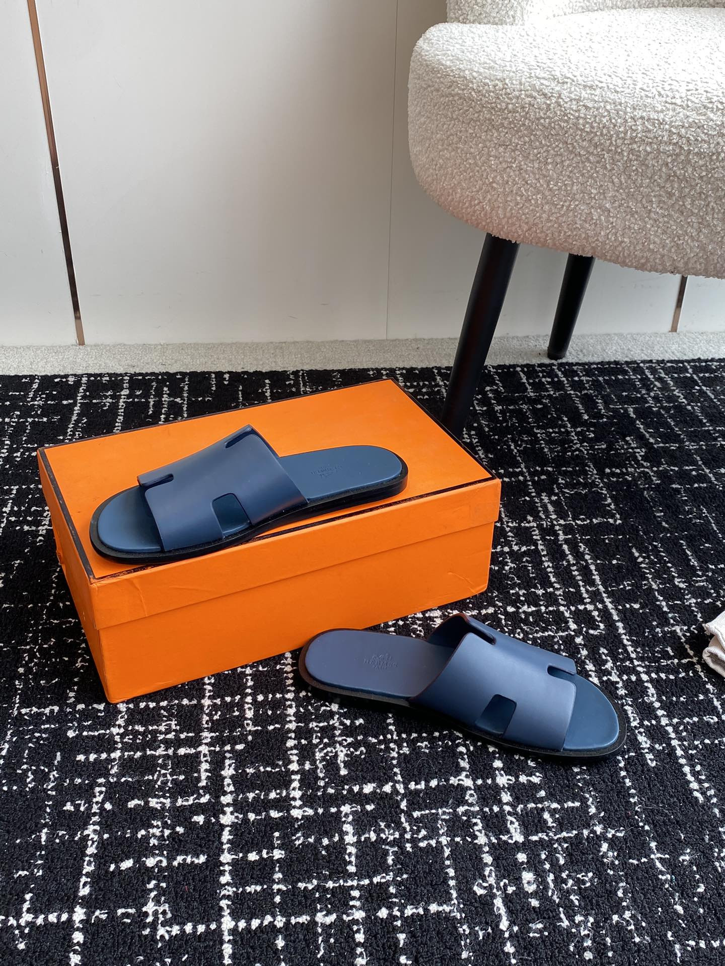 UA H**me5 Izmir sandal