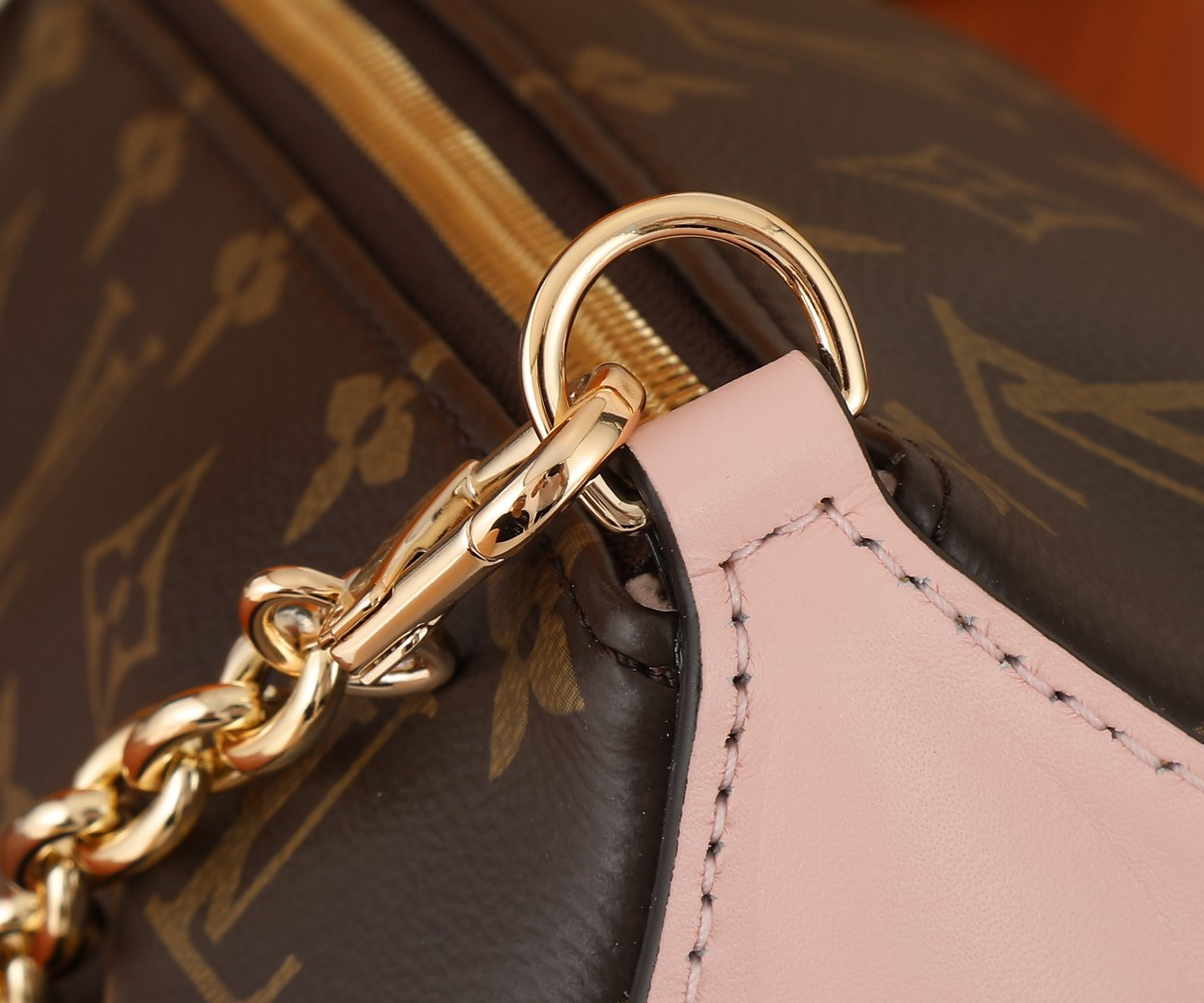 LV Bloom Pouch M11303 22.5x13x13CM