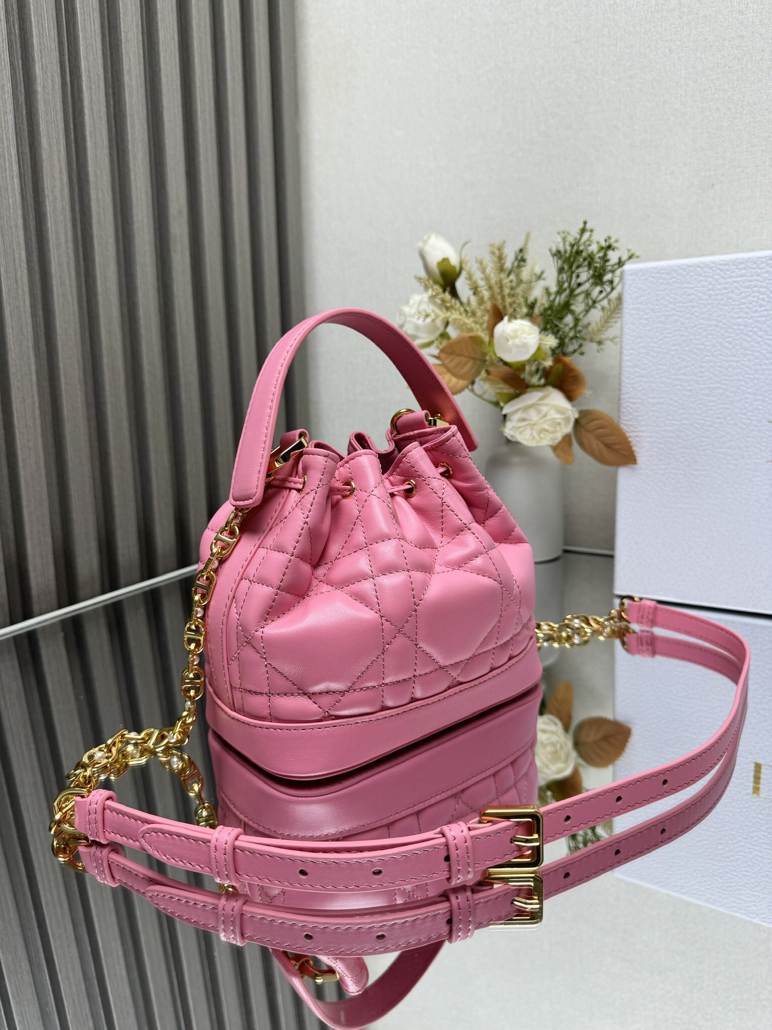 Small D10r Jolie Bucket Bag 17 x 16 x 10.5 cm