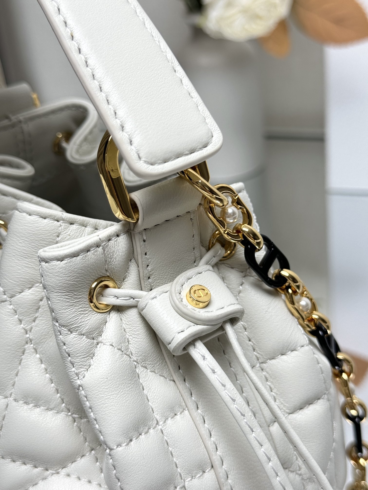 Small D10r Jolie Bucket Bag 17 x 16 x 10.5 cm