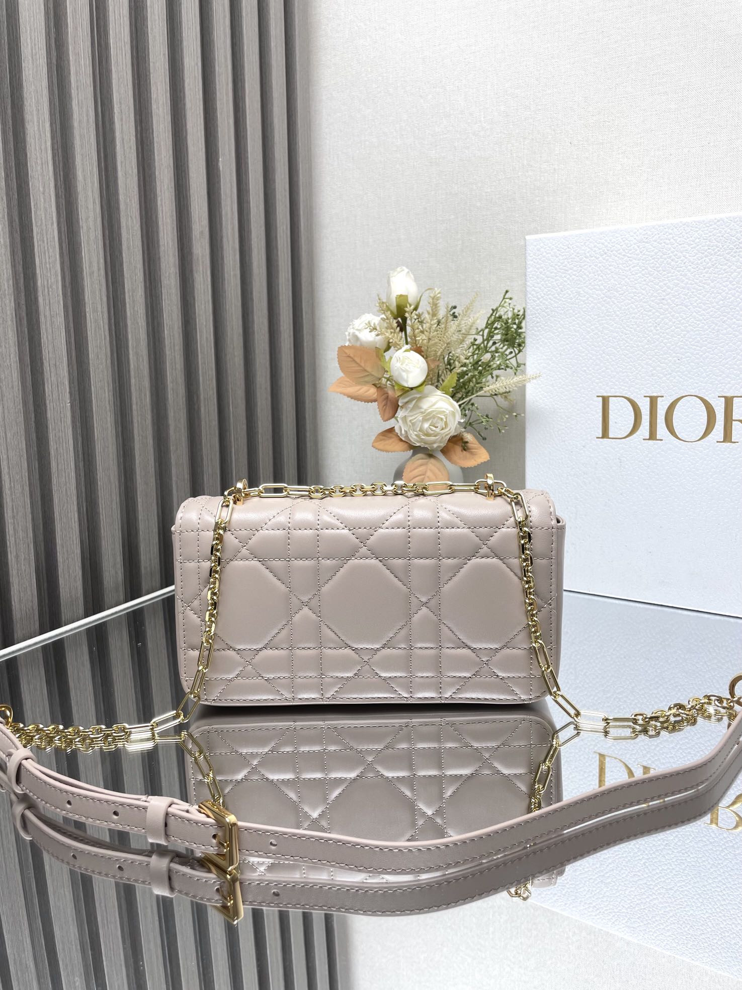 D10r Miss Daisy Mini Bag 22 x 12.5 x 4 cm