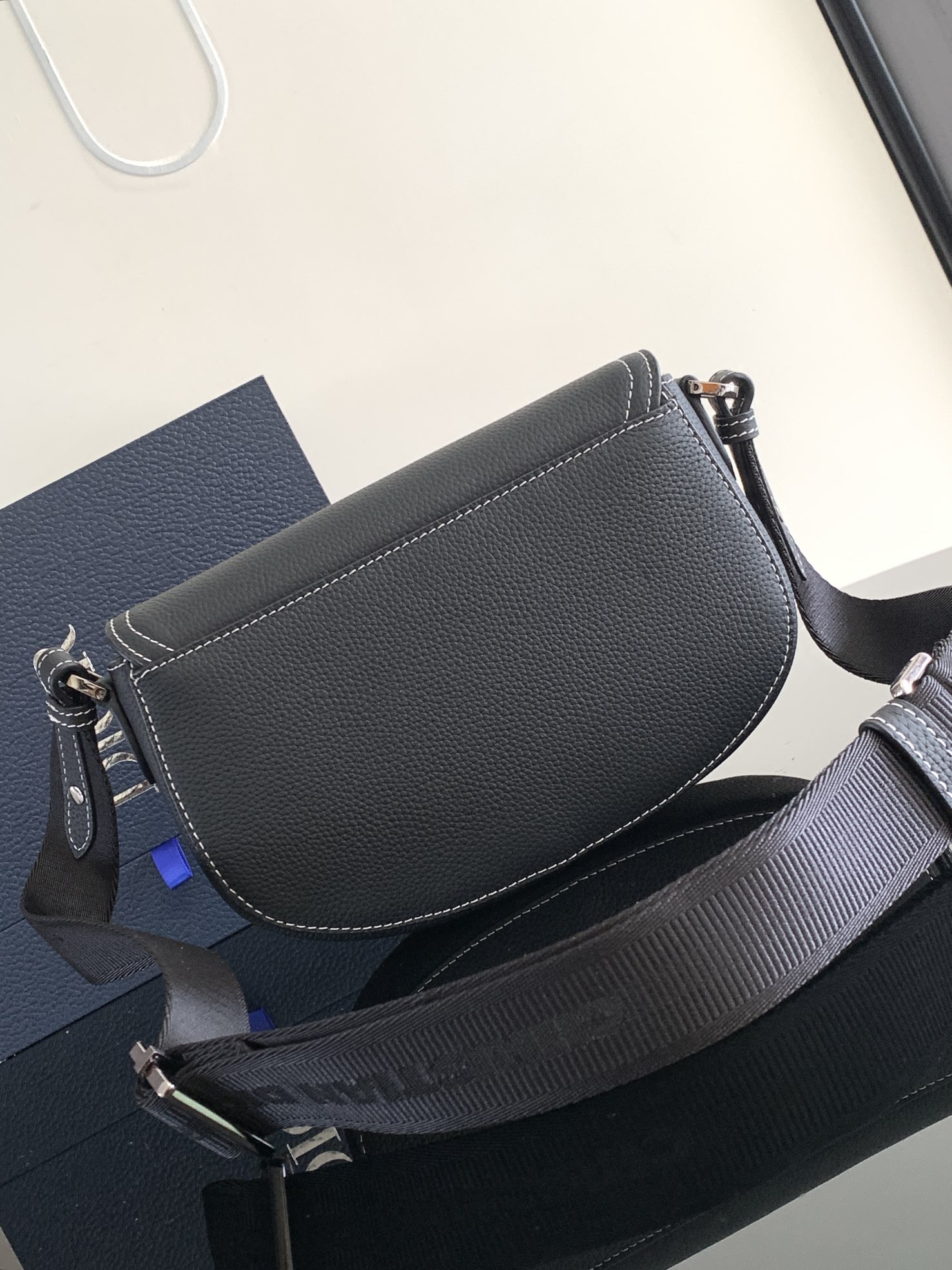 D10r Saddle Messenger Bag 24 x 16.5 x 5.5 cm