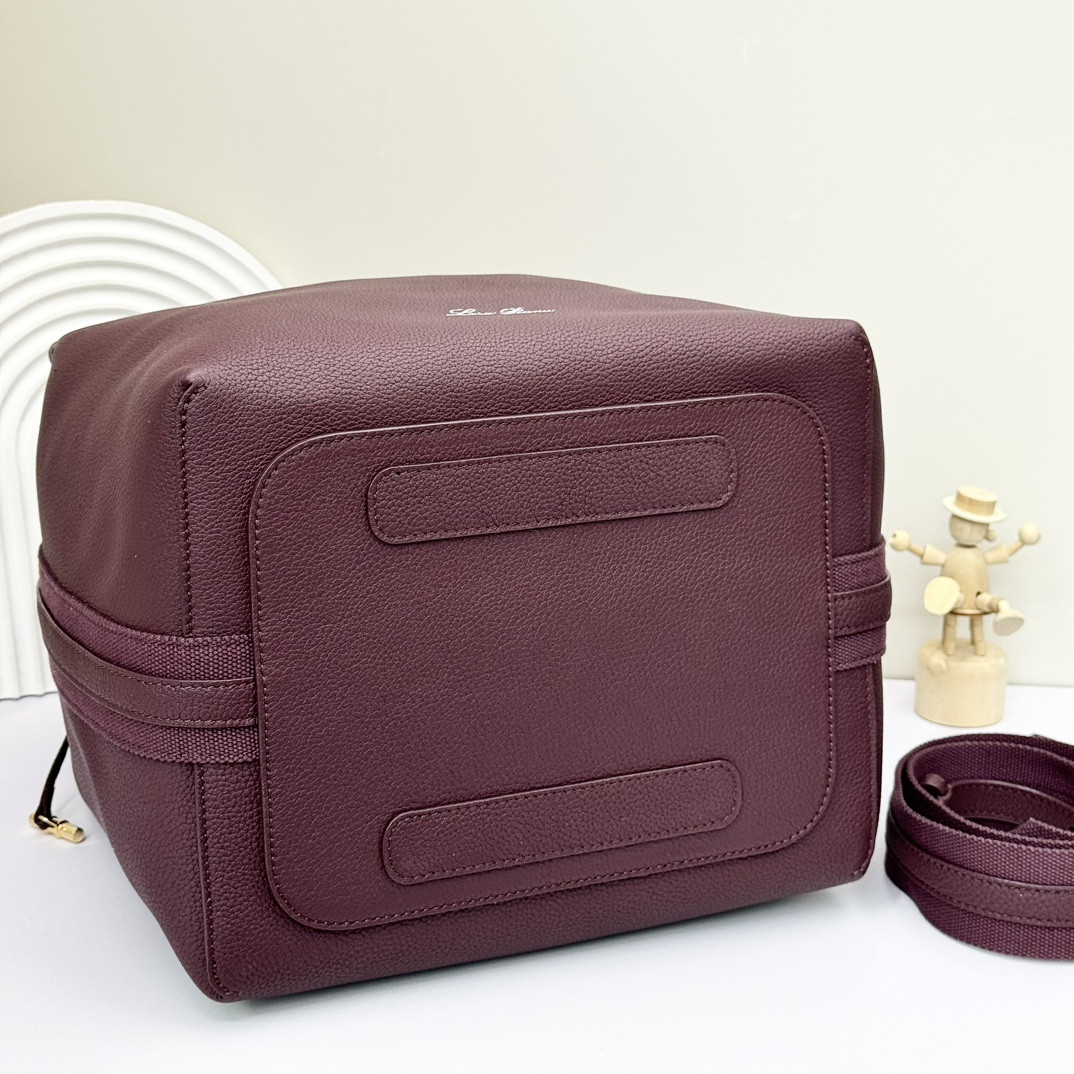 L0r0 P1ana Large Bale Bag Grained Calfskin 24 x 20 x 27 cm