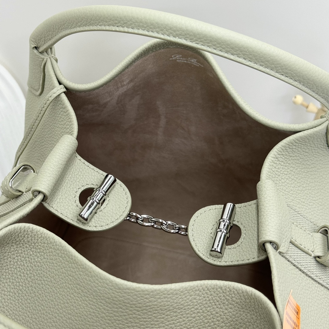 L0r0 P1ana Large Bale Bag Grained Calfskin 24 x 20 x 27 cm