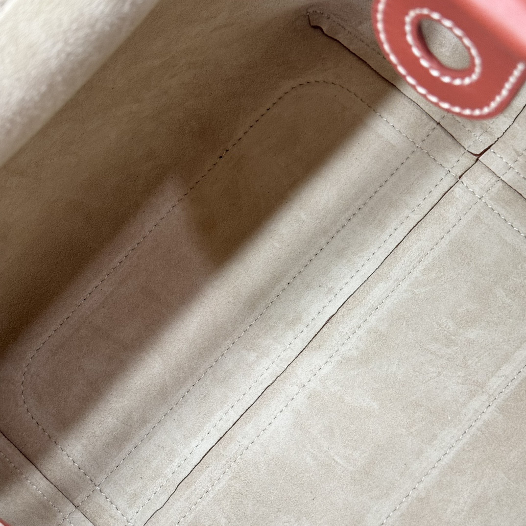 L0r0 P1ana Large Bale Bag Smooth Calfskin 24 x 20 x 27 cm