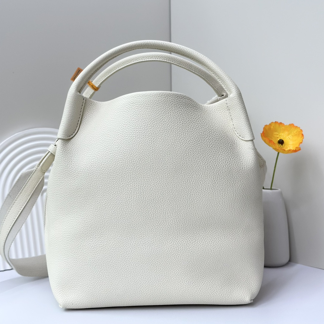 L0r0 P1ana Large Bale Bag Grained Calfskin 24 x 20 x 27 cm