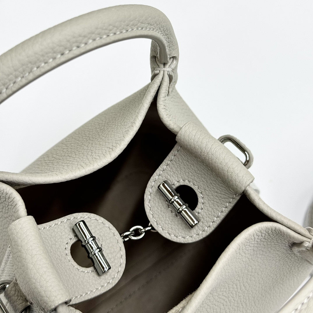 L0r0 P1ana Micro Bale bag Grained Calfskin 23 x 16 x 14 cm