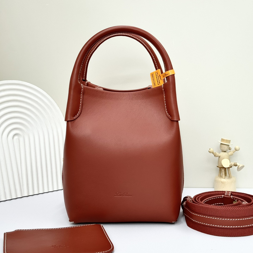 L0r0 P1ana Small Bale Bag Calfskin 17 x 17 x 21 cm