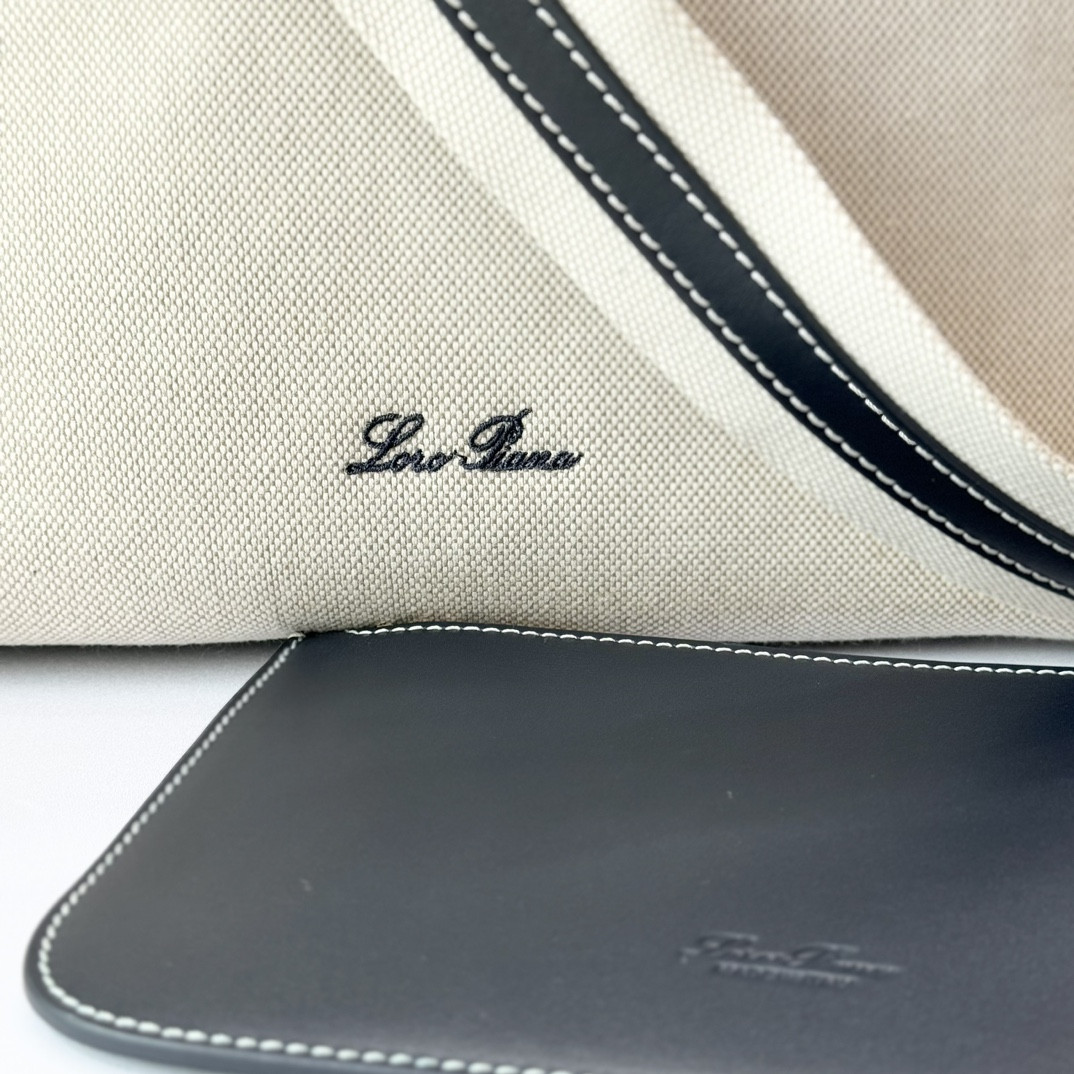 L0r0 P1ana Large Bale Bag 24 x 20 x 27 cm