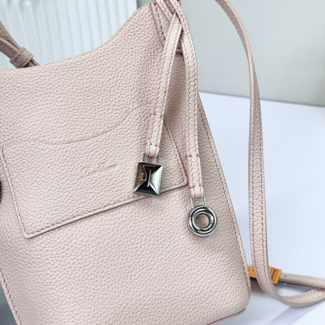 L0r0 P1ana Mini Bale Bag Calfskin 20x15x4cm