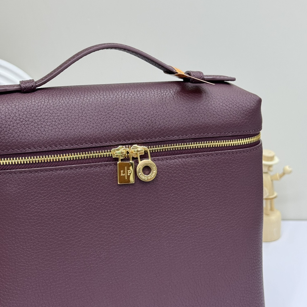 L0r0 P1ana Extra Pocket backpack L23.5 Grained Calfskin 23 x 21 x 8 cm
