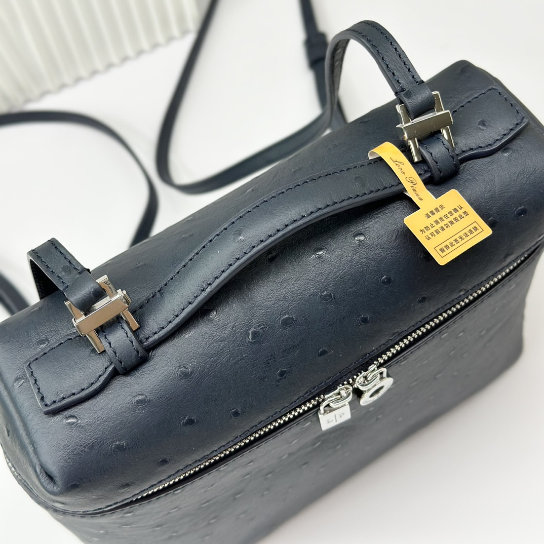 L0r0 P1ana Extra Pocket backpack L23.5 Ostrich-grained Leather 23 x 21 x 8 cm