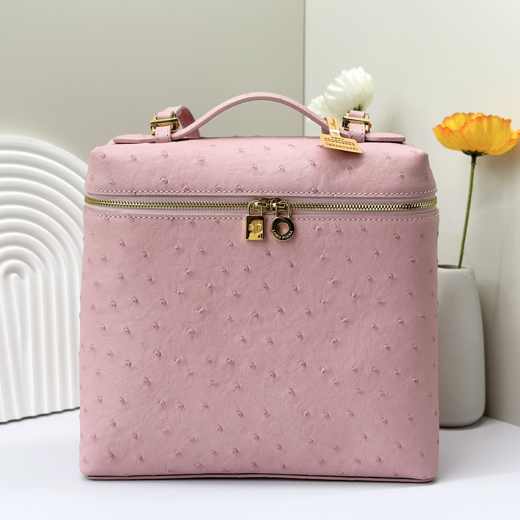 L0r0 P1ana Extra Pocket backpack L23.5 Ostrich-grained Leather 23 x 21 x 8 cm