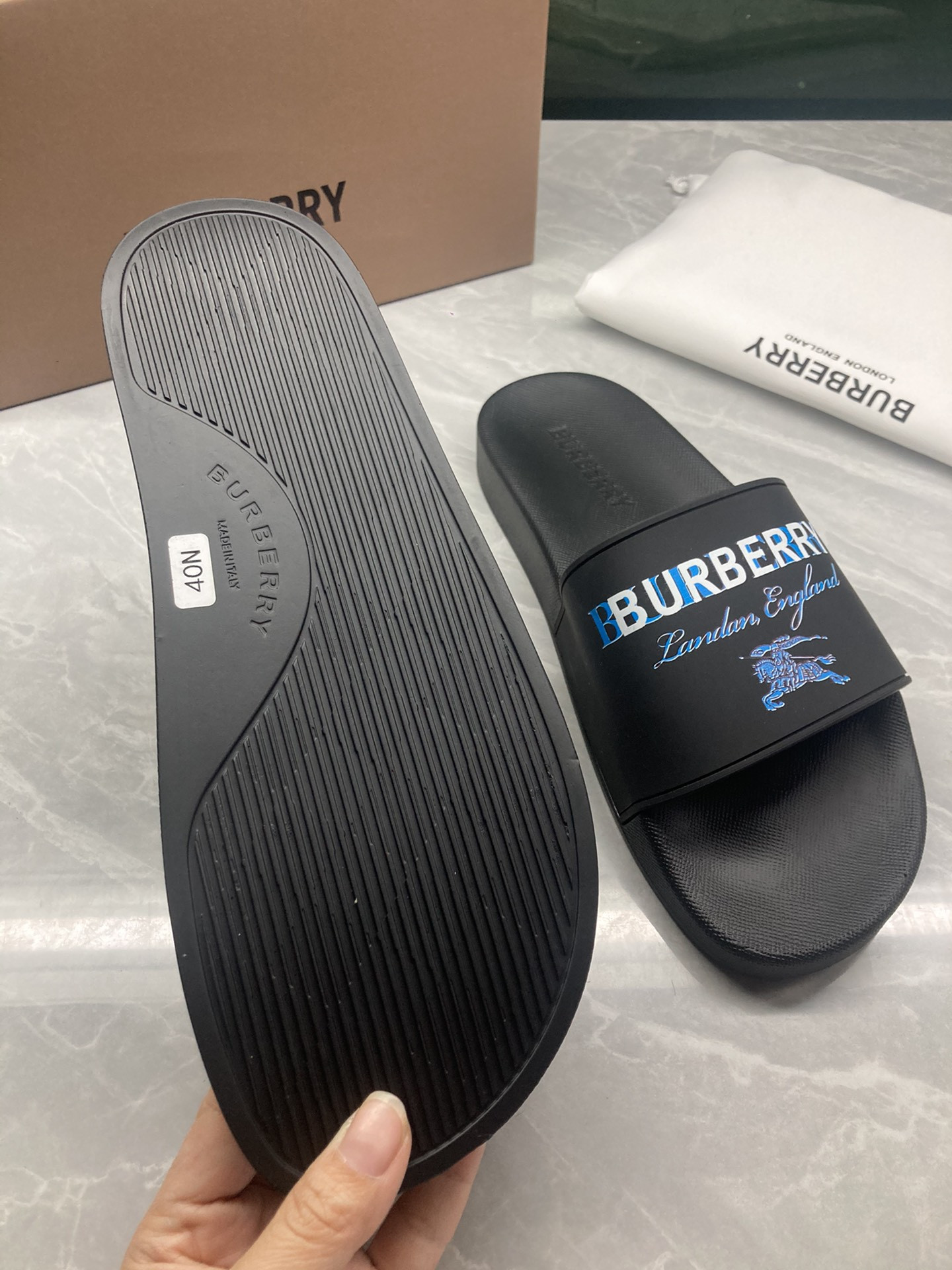 Bv*b*rry Slides