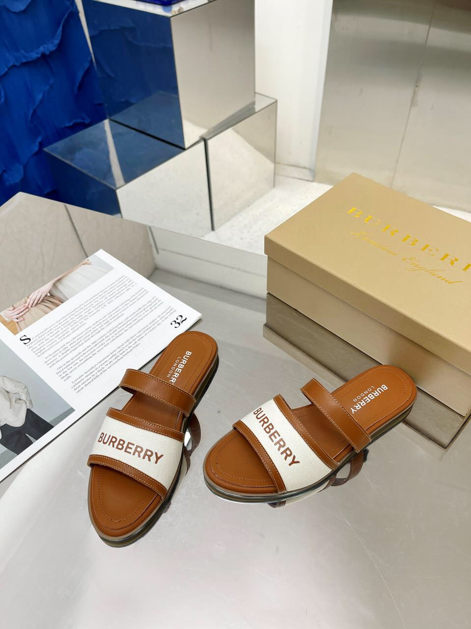 UA Bv*b*rry Slides