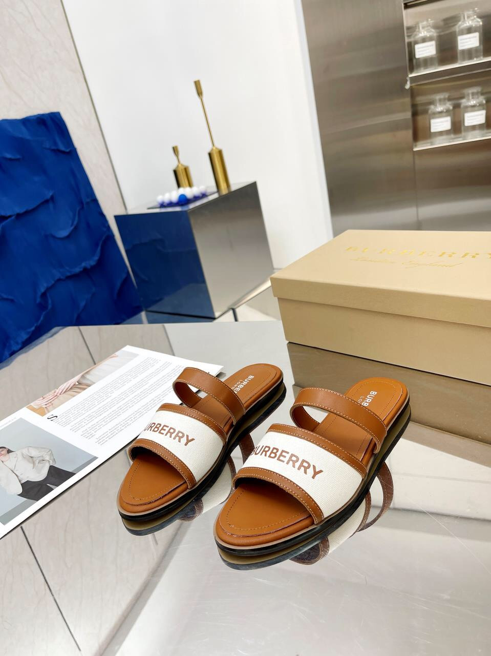 UA Bv*b*rry Slides