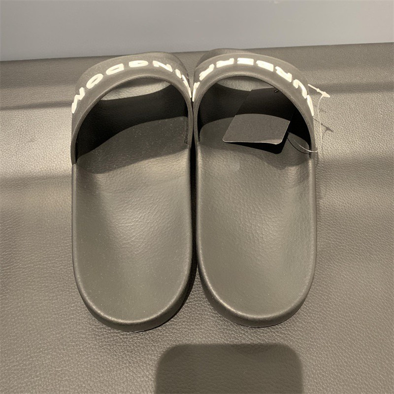 Bv*b*rry Slides