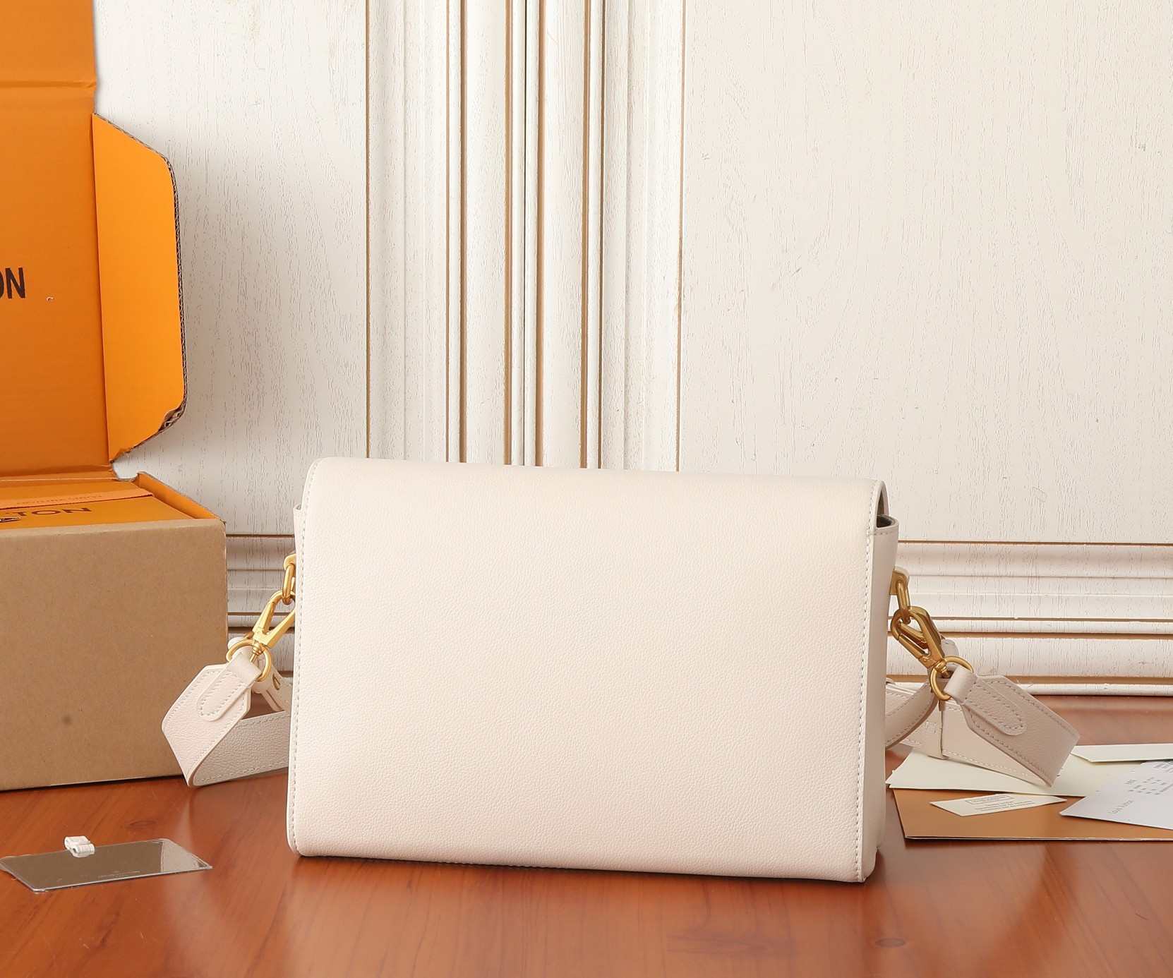 LV Soft Twist M25359 10.6 x 7.5 x 3.5 inches