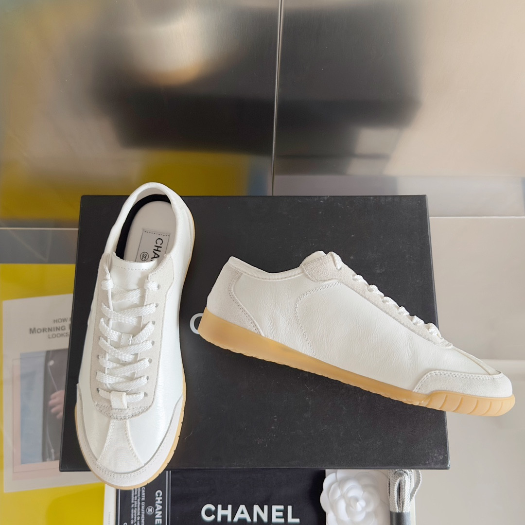 UA Ch**el SNEAKER