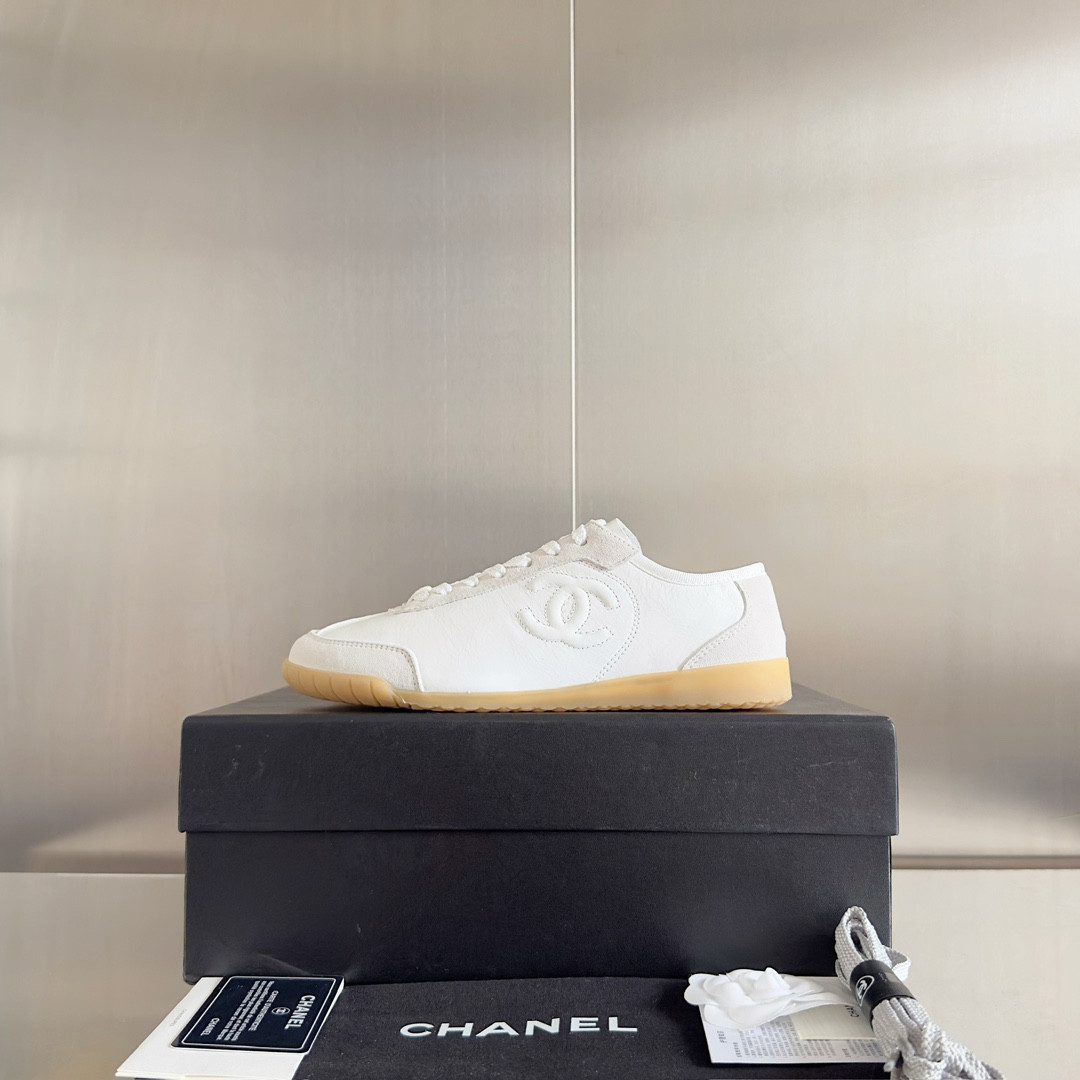 UA Ch**el SNEAKER