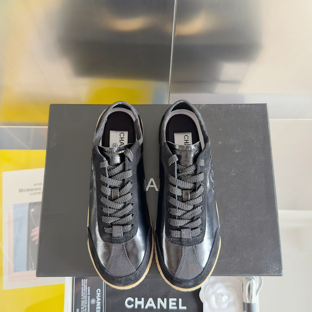 UA Ch**el SNEAKER