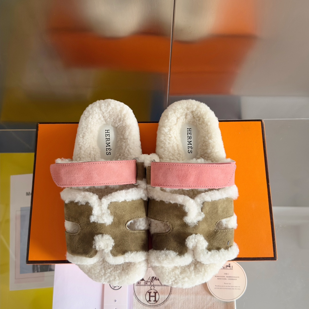 UA H**me5 Chypre sandal