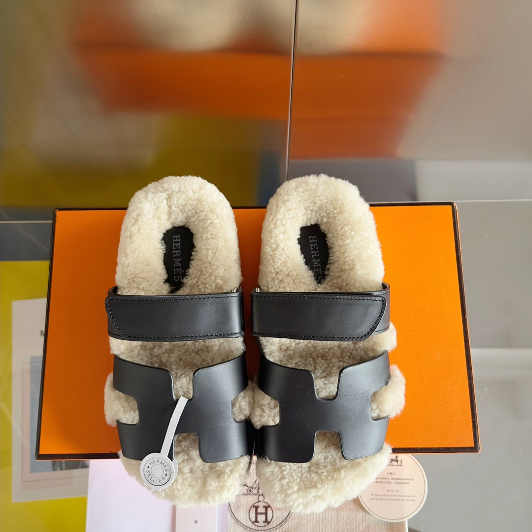 UA H**me5 Chypre sandal