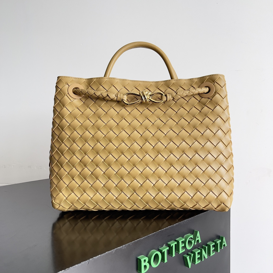 B0tt*ga Ven*ta Medium Andiamo 32x25x11CM