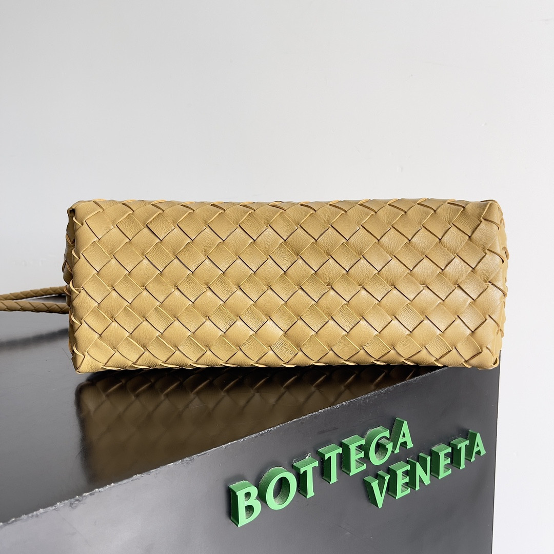 B0tt*ga Ven*ta Medium Andiamo 32x25x11CM